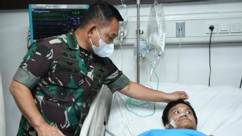 Similar To Andika Perkasa, Army Chief Of Staff General Sitting Visiting Patients At The Gator Subroto Army Hospital