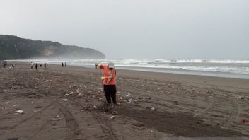 Bantul déploie des agents de nettoyage dans les sites touristiques de fin d'année