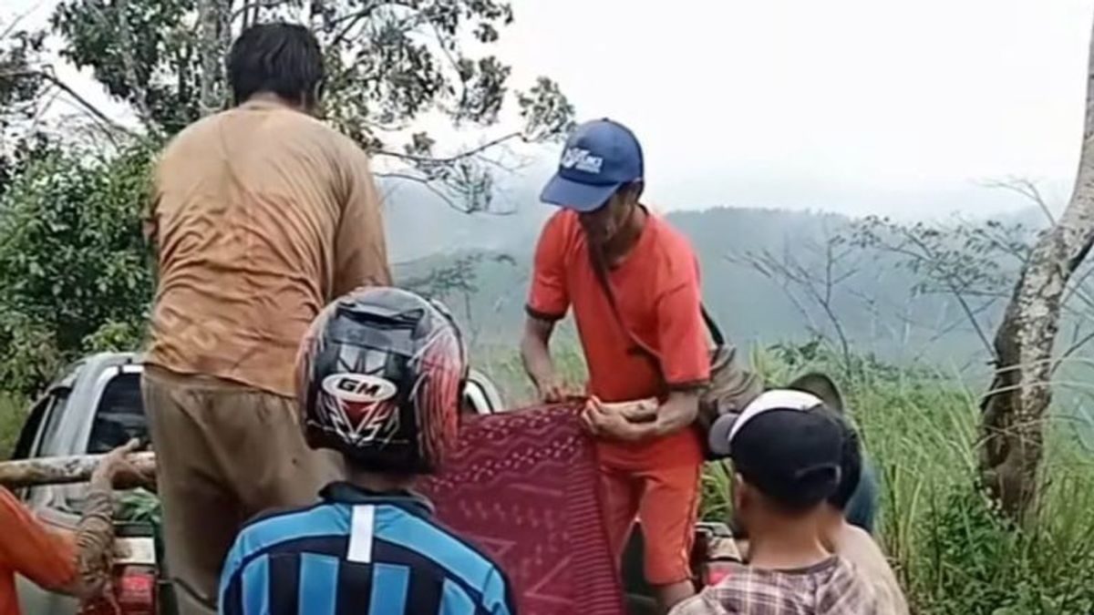 スカブミの農民4人が雷に打たれ、2人が死亡