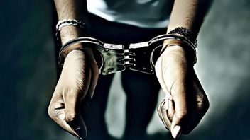 Jouer Au Jeu De Dominos, 5 Hommes De Banyuwangi Arrêtés Par La Police