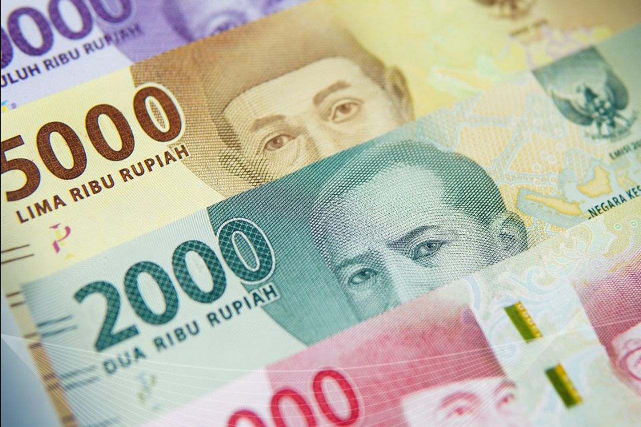 Monday Opened The Rupiah To Weakens To A Level Of Rp16,450 Per US Dollar