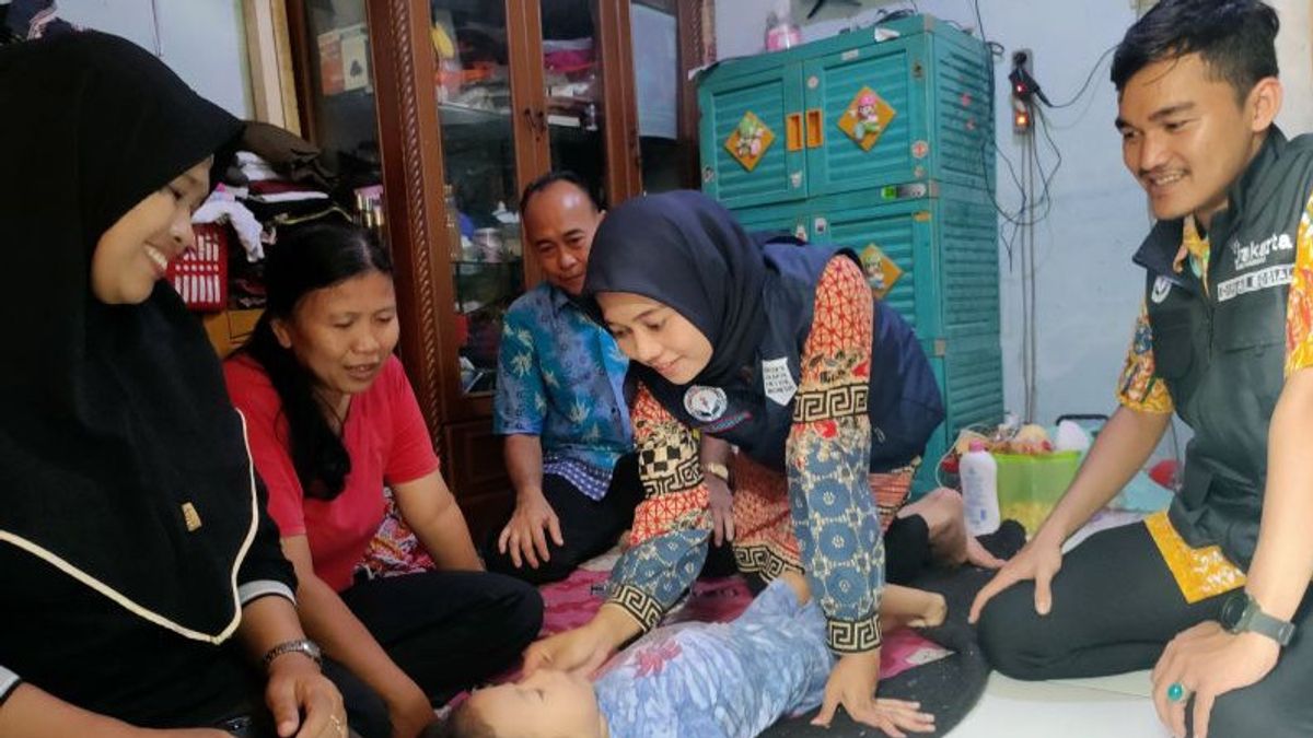 West Jakarta Residents Less Able To Get Wheelchairs From Social Service, Here's How