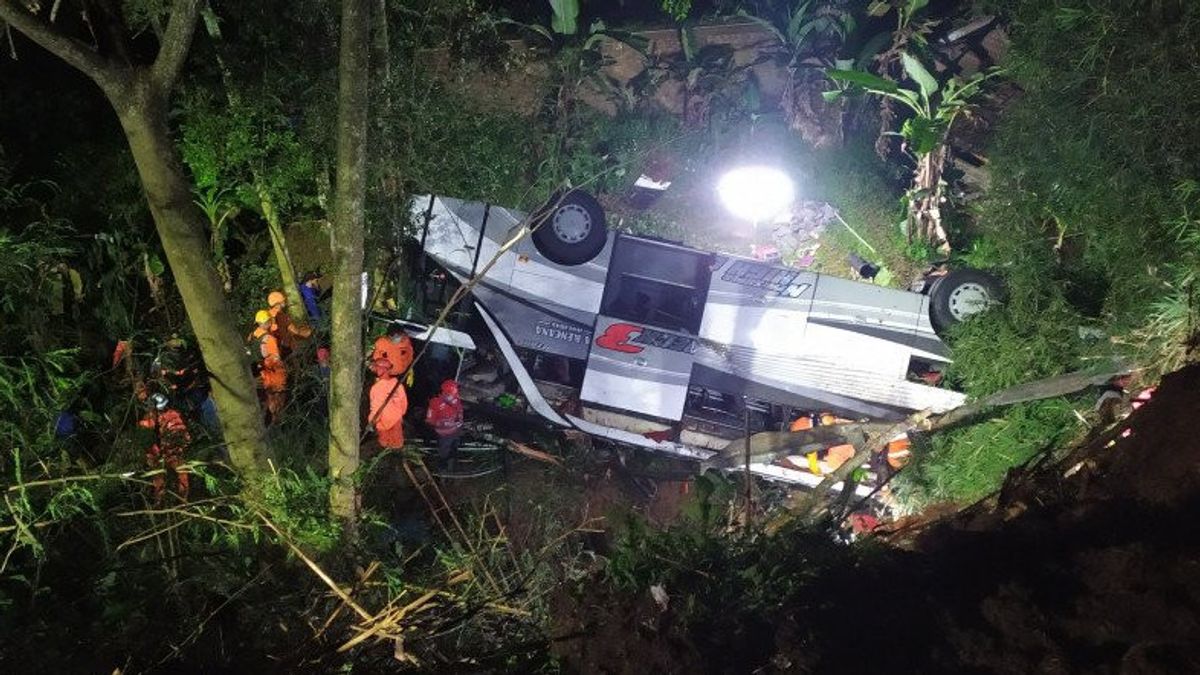 Accident De Bus Mortel Entre Ravin à Sumedang: 22 Personnes Tuées, Bus Frappé Par Le Poteau électrique