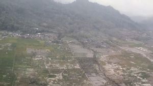 Pantau Langsung dari Udara Dampak Erupsi Gunung Semeru, Cak Thoriq: Asap Panas Masih Terlihat