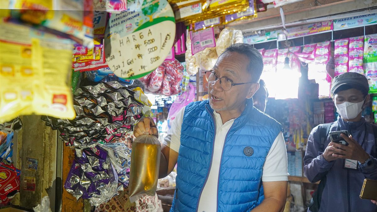 Blusukan ke Pasar Cibinong, Mendag Zulhas: Harga Bahan Pokok Mulai Turun