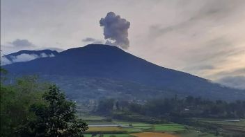 西スマトラのマラピ山の噴火の影響、ナガリラシで暗くて濃い雰囲気が発生しました
