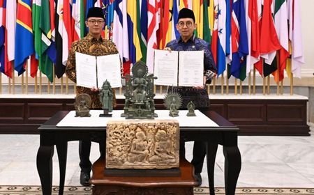 Kemlu Serahkan Enam Objek Budaya yang Dipulangkan dari AS ke Kemenbud