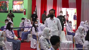 Jokowi Ordonne Au Ministère De La Santé D’envoyer Plus De Doses De Vaccin Contre La COVID-19 à La Province De Lampung