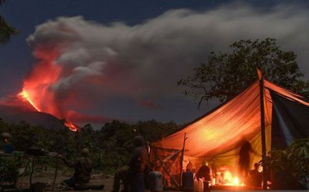 Puan Minta Lupakan Urusan Administrasi, Terpenting Anak Terdampak Erupsi Gunung Lewotobi Harus Sekolah