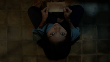 شخصية جين مينيرور إنداه بيرماتاساري هانغا ديلا دارتيان في المقطع الدعائي لفيلم سكاراتول مات