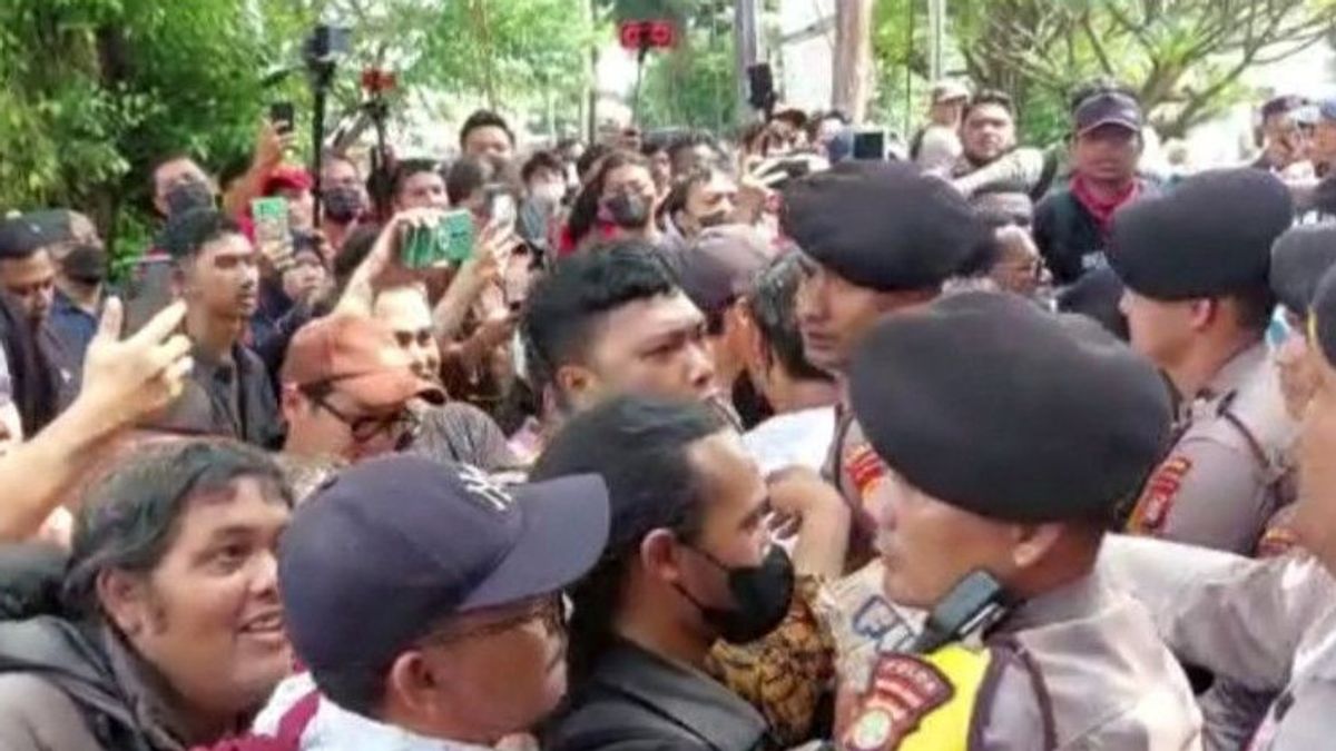 Luhut Hadir Jadi Saksi Persidangan Haris Azhar dan Fatia, Wartawan Dibatasi Masuk Ruang Sidang