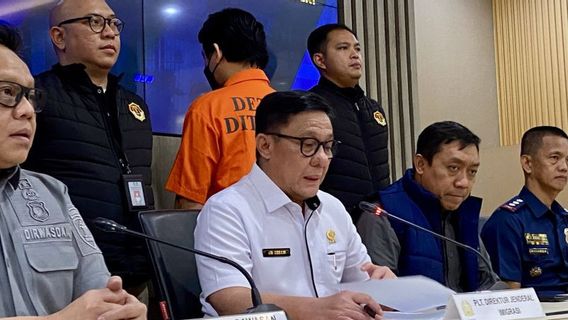 Imigrasi Pulangkan WN Filipina Buronan Interpol