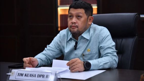 صحفي تيمبو ديبانتينغ ، تعرض للضرب من قبل الشرطة في عيد العمال ، أعضاء مجلس النواب: يجب على رئيس الشرطة أن يتصرف بحزم