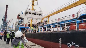 贸易部长Zulkifli 检查 508 亿印尼盾的油罐船,不符合在穆西河航行要求