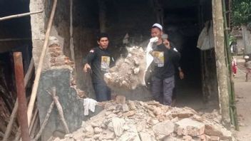 Le Gouvernement De La Régence De Lebak Vérifie Les Données Sur Un Bâtiment Endommagé En Raison Du Tremblement De Terre De Banten
