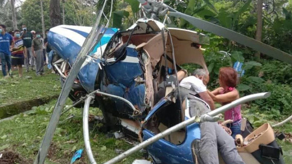 マレーシアでヘリコプターが落下、2人が死亡