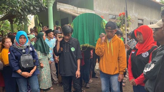 Jenazah Pekerja Migran Korban Pembunuhan di Malaysia Dimakamkan di Jember