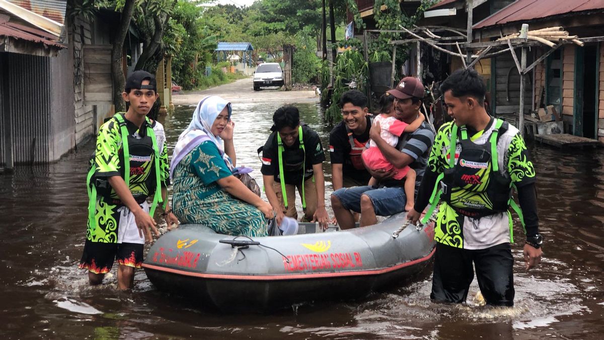 Inondation dans la flambée de Palangkaraya, 4 retrouvés mortes et un toujours recherché