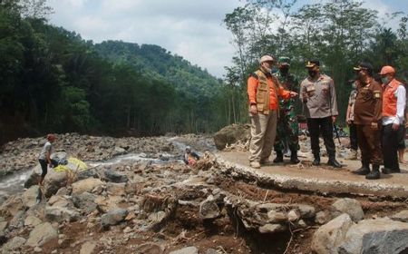 Jembatan yang Putus di Probolinggo Memang Perlu Segera Dibangun Ulang, Tapi yang Tak Kalah Penting Diusut Penyebabnya