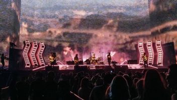 The Strokes Close Coachella Performance by Condemning Bombing in Gaza and Iran