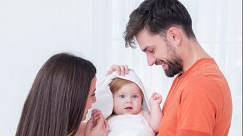 赤ちゃんは何歳から自分の名前を知り始めますか?これはサインと訓練方法です