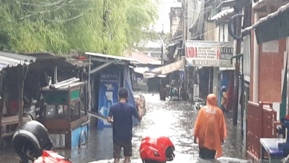 جاكرتا اليوم : الأمطار الغزيرة ، كيبايوران لاما الشمالية غمرت 1 متر