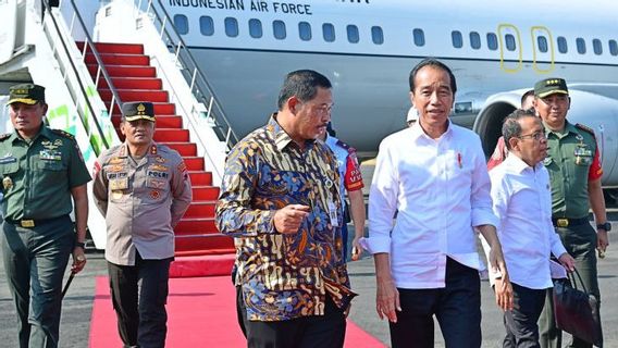 佐科威总统抵达中爪哇,在马纳汉体育场参加苹果阿克巴尔科卡姆