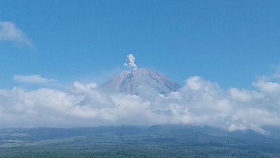 Tuesday Morning, Mount Semeru Erupted And Residents Asked To Stay Away From The Eruption Center