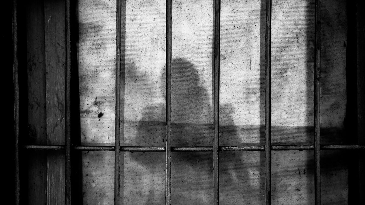 COVID-19に感染した囚人、中国の刑務官が解雇