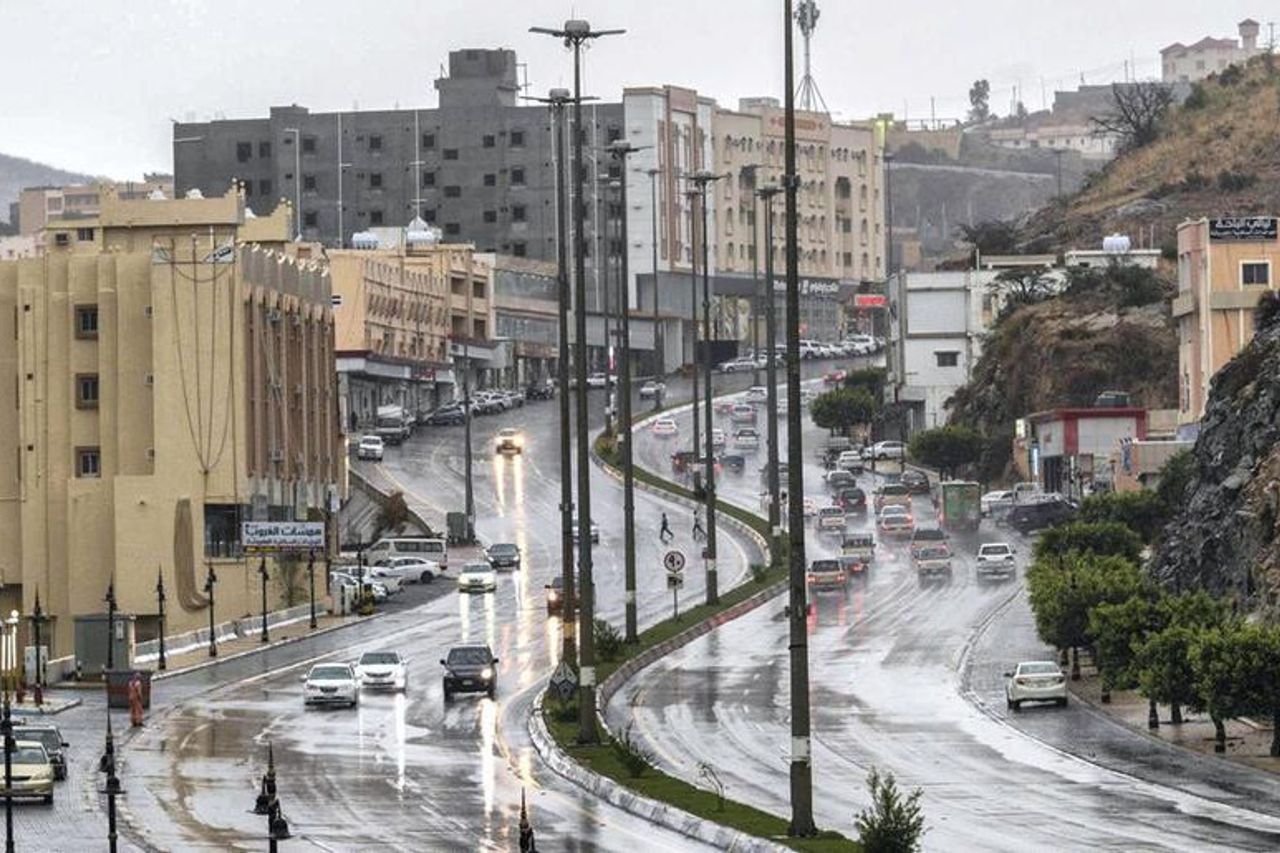 メッカ洪水 サウジアラビア気象センターは5月2日まで高い降雨量を予想