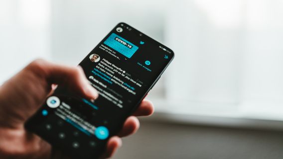 Twitter Plus Que La Police : L’activisme Numérique Augmente, La Crédibilité S’effondre