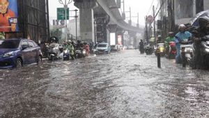 Waspada Banjir, Jakarta Diguyur Hujan Petir Sejak Rabu Pagi