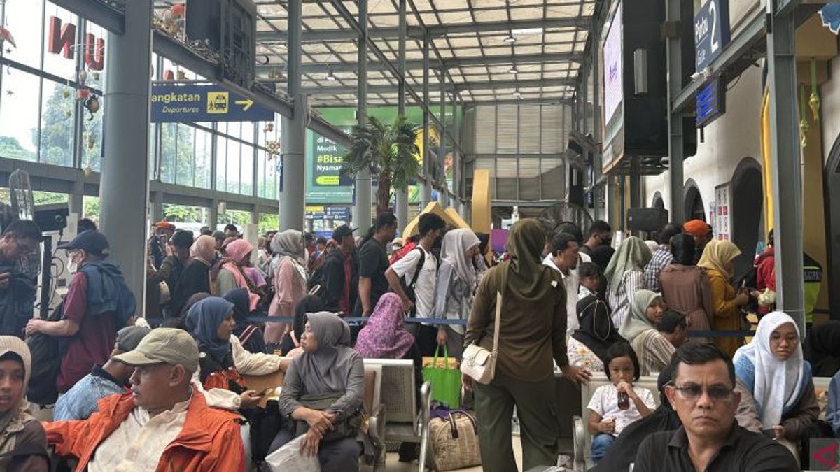 47 Thousand Backflow Homecomers Return To Jakarta By Train Today