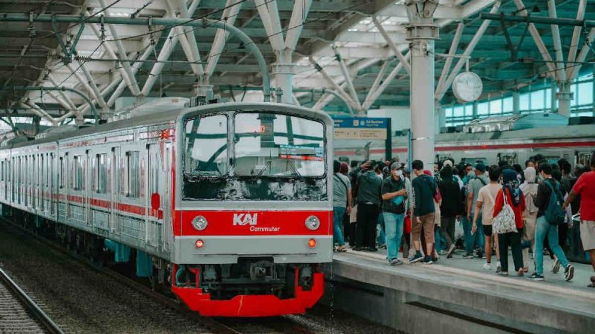  KAI: 333 Juta Penumpang di Jabodetabek Naik Kereta Api dalam 11 Bulan