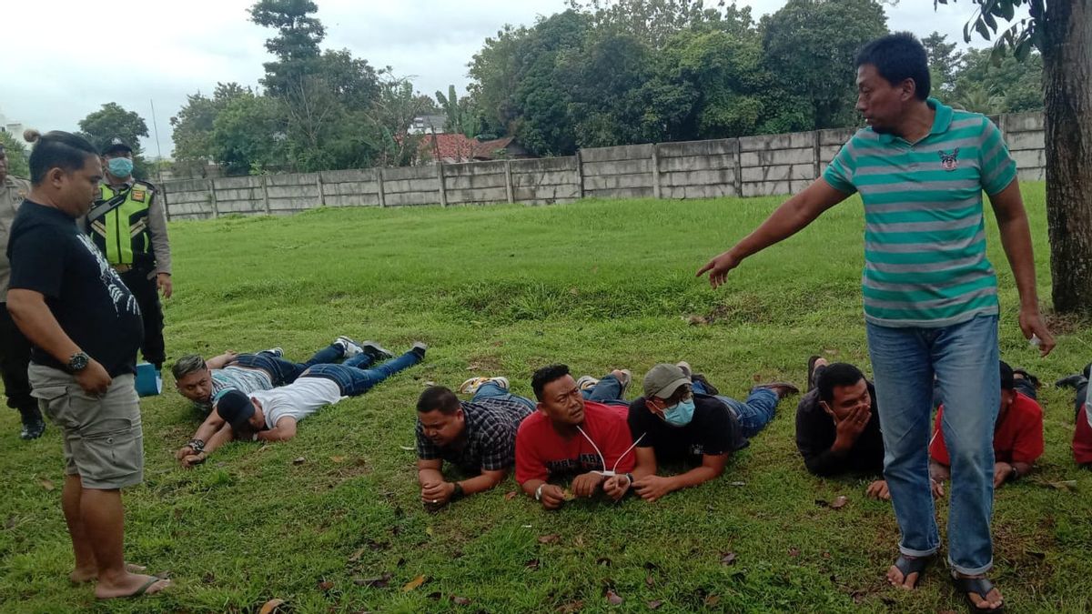 Polda Banten Tangkap 10 Debt Collector Saat Berusaha Mengambil Paksa Dump Truk di Tengah Jalan
