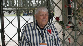 نجا هذا الرجل البالغ من العمر 96 عاما من الهولوكوست لكنه توفي داخل منزله عندما أصيب بصاروخ روسي