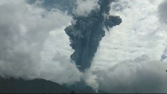 Puluhan Warga Agam Tinggal di Radius 4,5 Kilometer dari Gunung Marapi