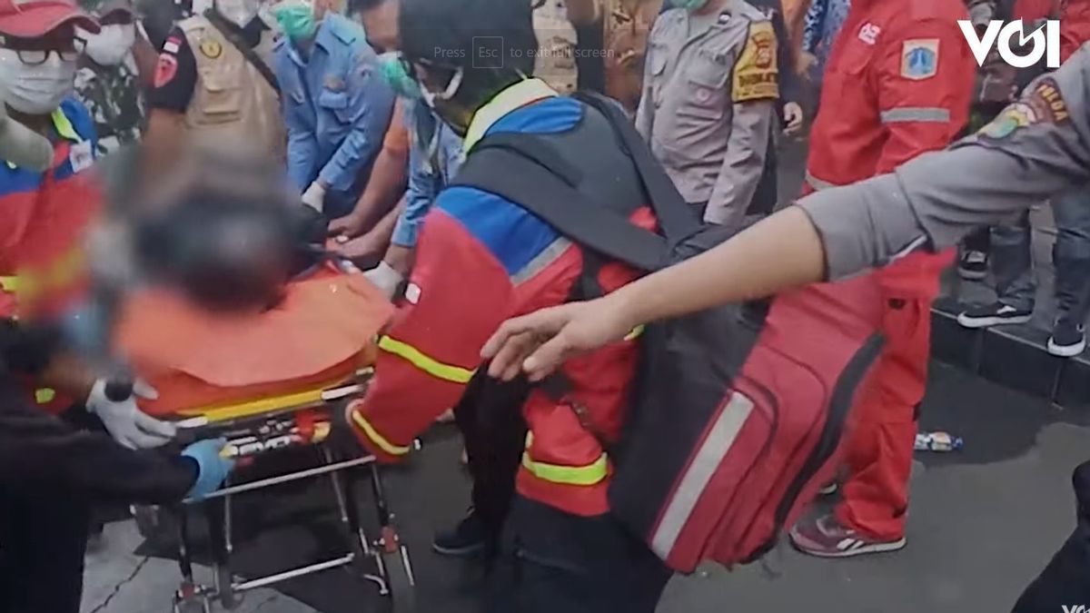 ビデオ:目撃者はジャカルタのサイバー1ビルで火災、閉じ込められた犠牲者がいると言います