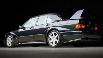 Mercedes-Benz 190E 2.5-16 Evolution II 1990 s’est vendu pour 5,4 milliards de roupies, Qu’est-ce qui est particulier?