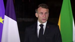 Macron Umumkan Wajib Militer Sukarela Prancis di tengah ‘Ancaman’ Rusia