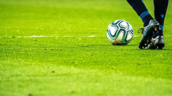 Sentuh Bola di Luar Kotak Penalti, Apa Alasan Kiper Laga Final Piala FA Tak Diberi Kartu Merah?