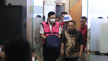 赫莱娜·林和夫人桑德拉·德维(Sandra Dewi)成为洗钱的嫌疑人。