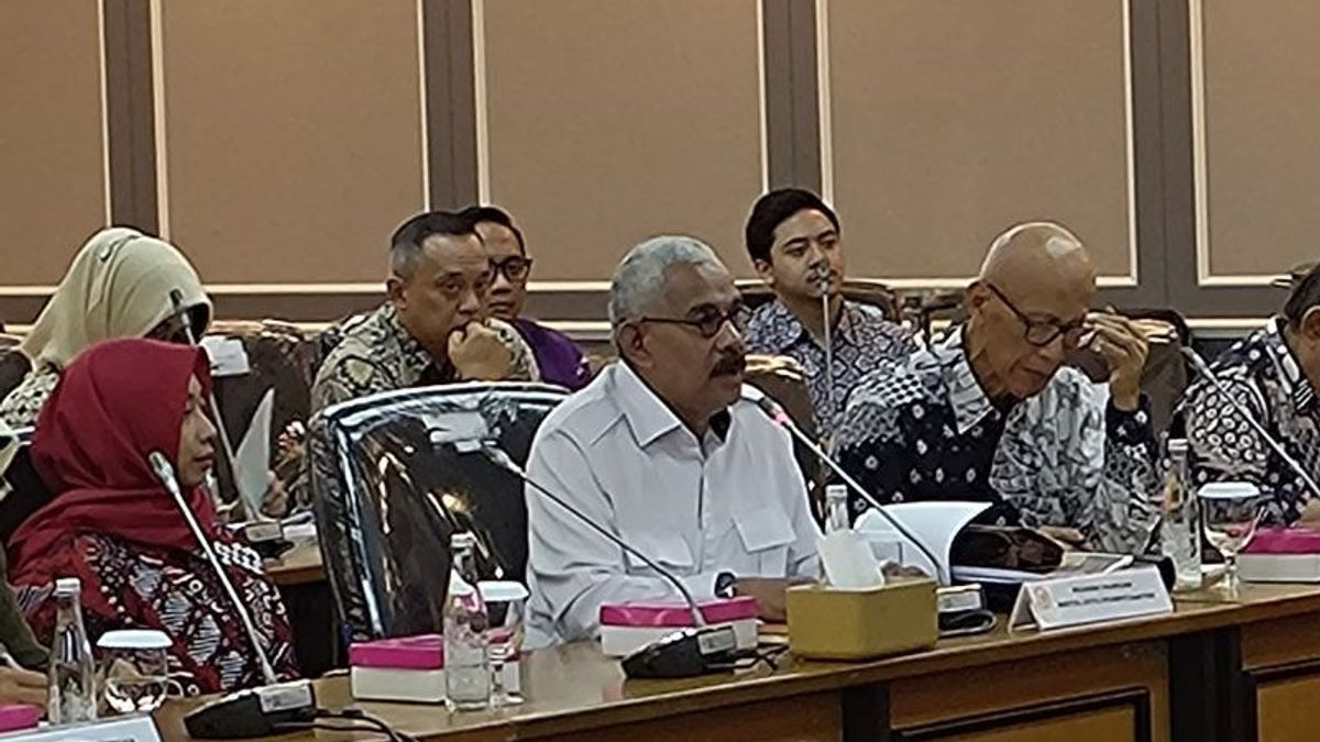 Kuasa Hukum Keluarga Diplomat Arya Daru Laporkan Rentetan Teror Dialami Kliennya ke DPR