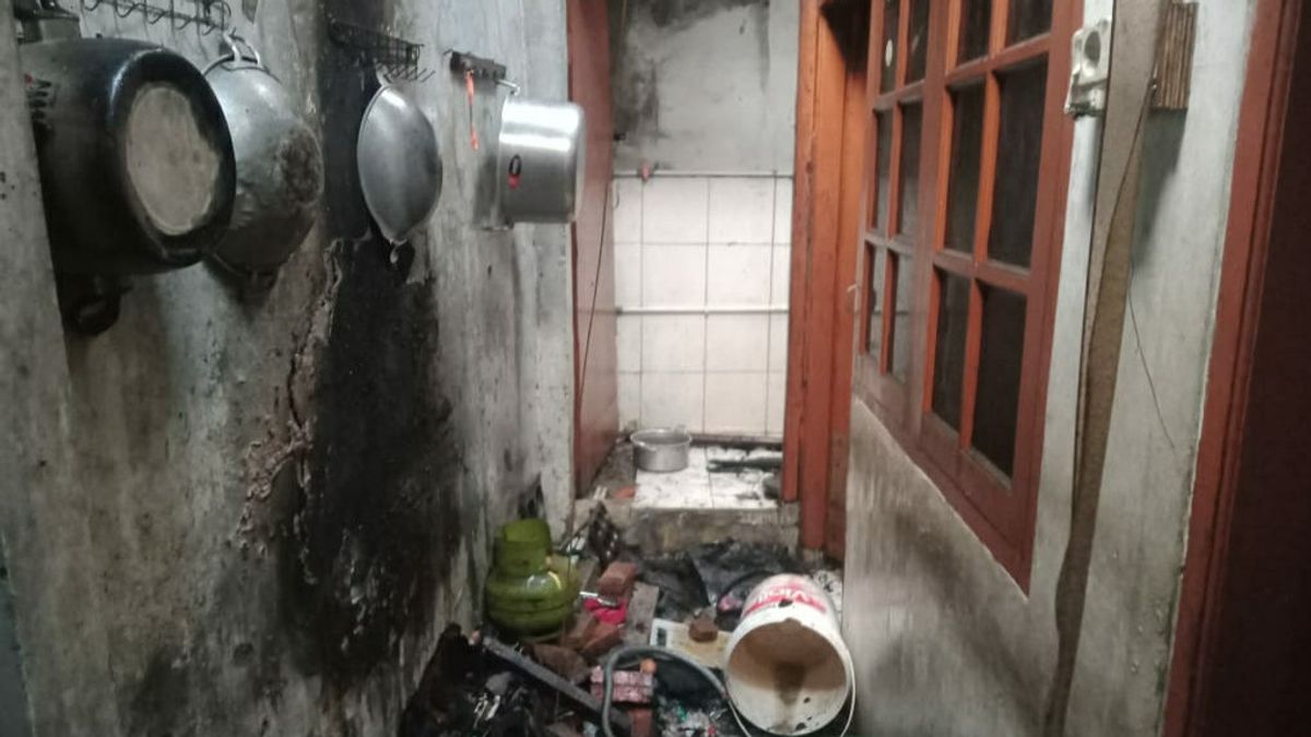 Abandoned While Cooking, One Resident's House In East Cakung Was Devoured By Fire