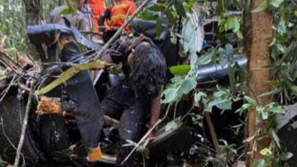 Lorsqu'un hélicoptère s'est effondré sur Ternate, trois personnes décédées