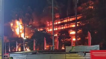 مبنى مكتب النائب العام يحترق ويُجلى السجناء