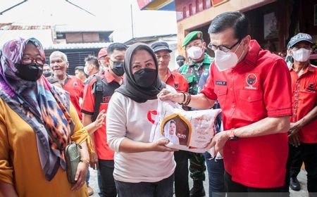 5 Kg Beras dari Puan Maharani untuk 3.000 Warga di Medan Sumut, Dibagikan Langsung Yasonna Laoly