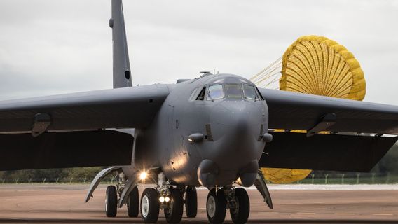 美国空军曾三次失败，已成功使用B-52轰炸机测试高超音速武器