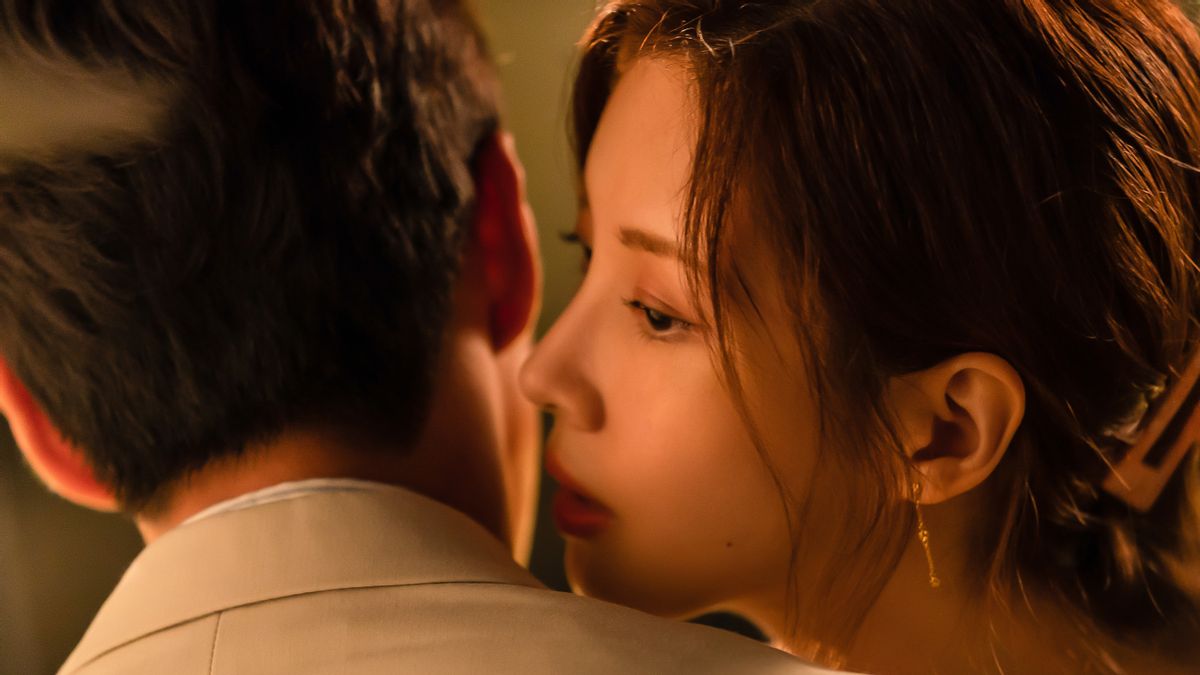Seohyun Seduced By Office Junior In New Trailer Love And Leashes