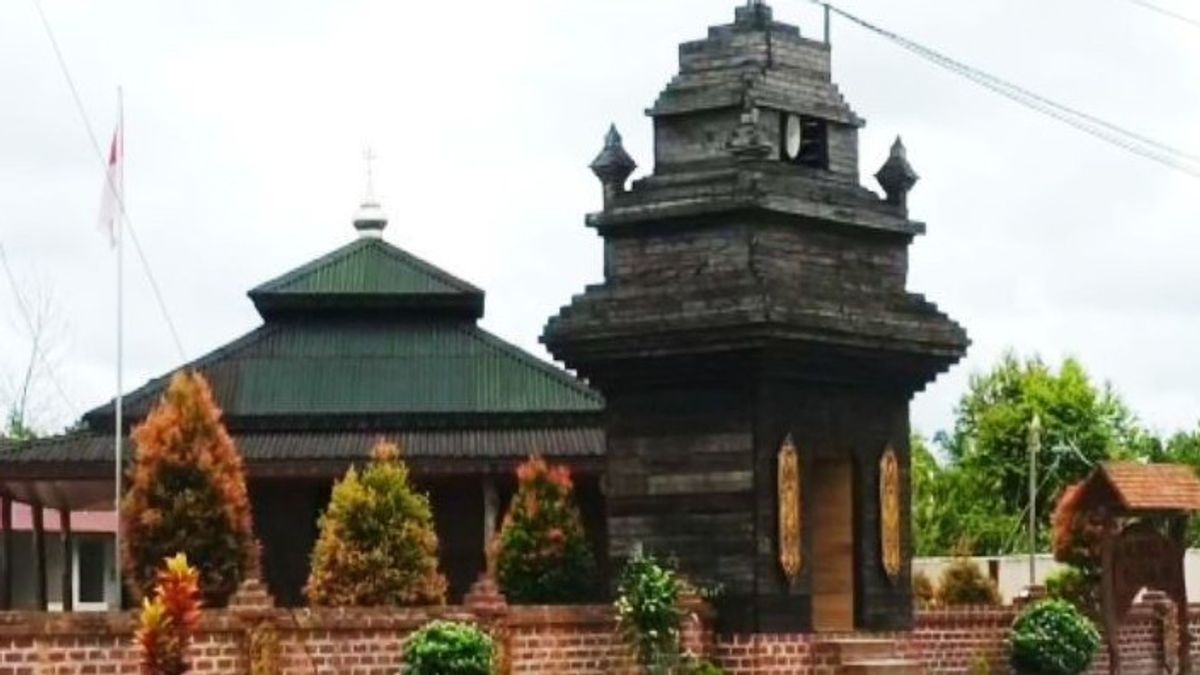 The Musala In Terawan Village Is Much Discussed, Built From Ulin Wood Waste